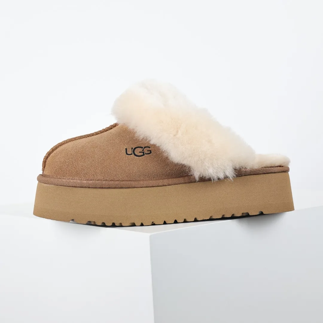 Pick up locally 💰440, the core recommendation is good price E4 UGG star thick-soled autumn and winter sheep fur snow boots, Xiaohongshu hot style, Henan Longfeng leather production, cashmere insoles, keeping warm in winter, and a good choice for home use. In the new year, uug launched a style series, which is partial to the preferences of young consumers, and has also been at the forefront of fashion trends. Shoe body material UGGPURE™ implanted wool insole, lightweight, non-slip and comfortable rubber outsole With brand LOGO and complete packaging. Size: 35 36 37 38 39 40. It is recommended to choose one size larger.